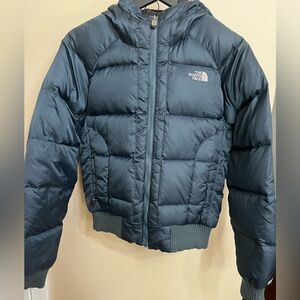 The North Face women’s 550 down puffer; hooded; great condition size M